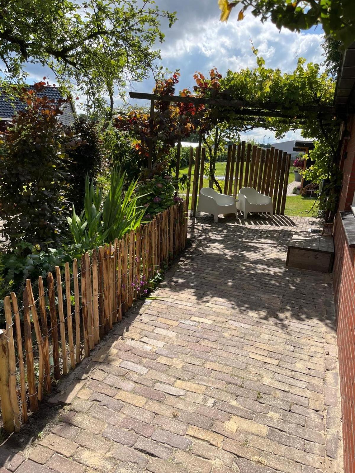 B&B Het Kleine Huisje Emmen Exteriör bild